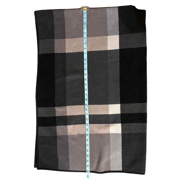 Plaid IKE BEHAR Reversible Wrap Shawl Black Grey White Tan Perfect For Fall - Picture 10 of 11